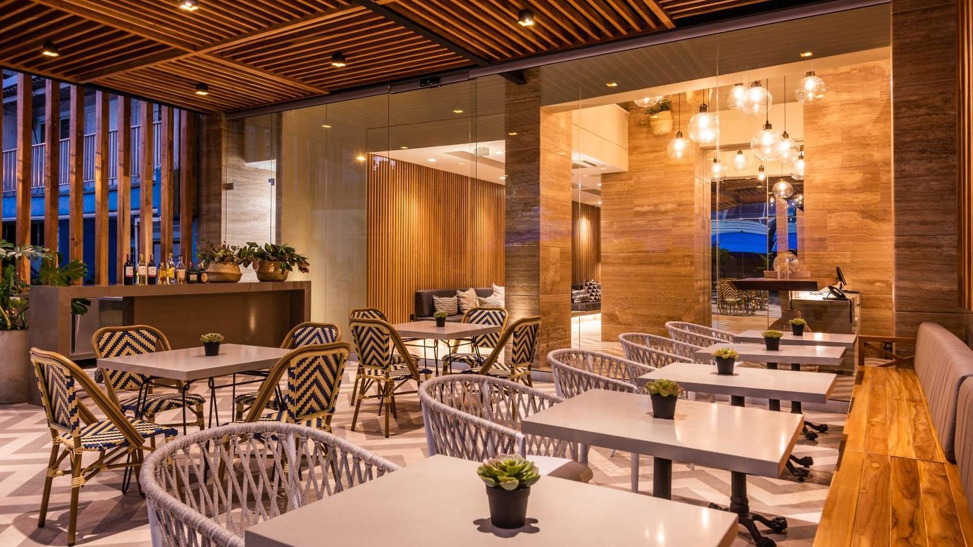 Hotel Oz Luxury 4*